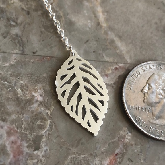 3/25⚡️Filagree Leaf stainless steel necklace - Picture 5 of 8